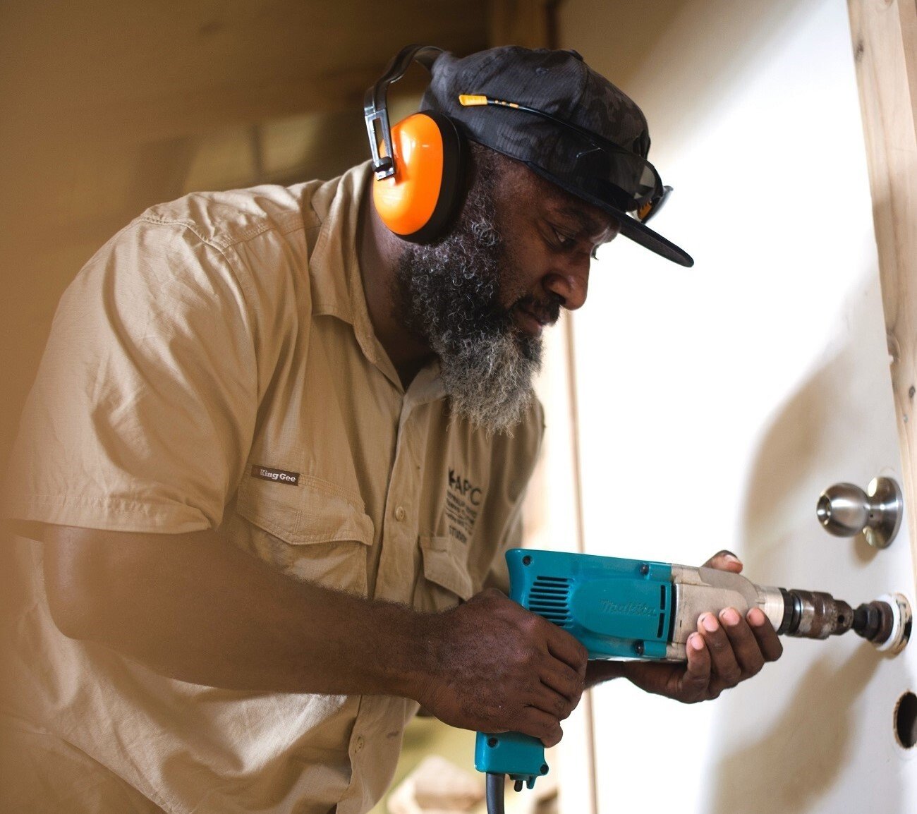 Ni-Vanuatu Joe Taur’s life took a dramatic turn after Tropical Cyclone Pam struck Vanuatu in 2015, devastating schools, homes, and vital infrastructure. Cyclone Pam was one of the worst disasters to hit Vanuatu, leaving behind a trail of destruction that reshaped many lives. 